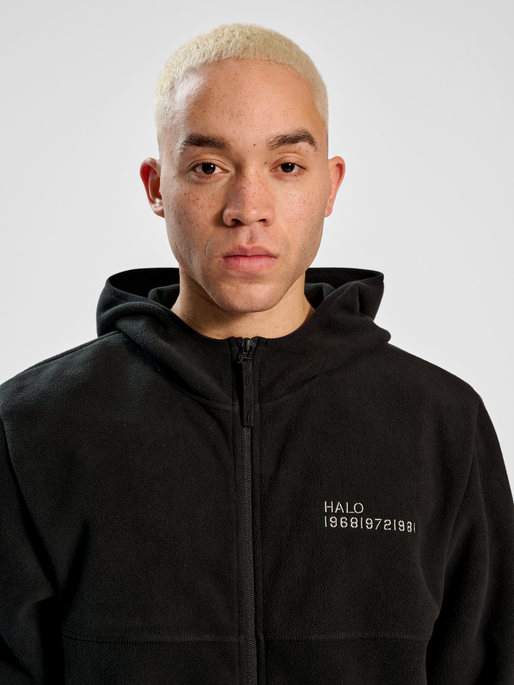 HALO HOODED FLEECE, BLACK, model