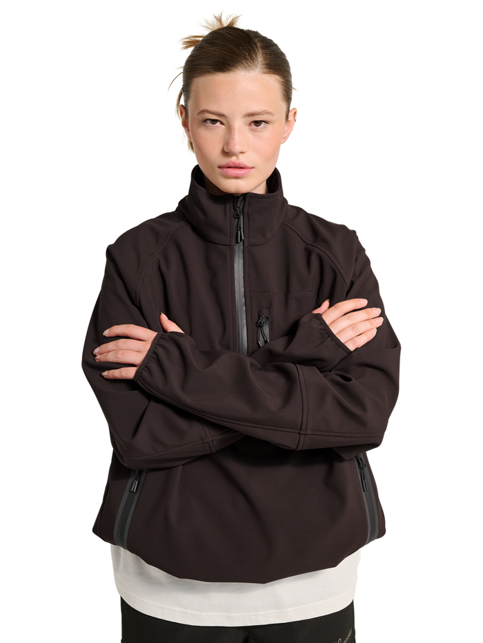 HALO ELITE SOFTSHELL HALF ZIP, CHOCOLATE TORTE, model