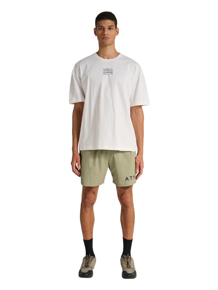 HALO SHORTS, ELM, model