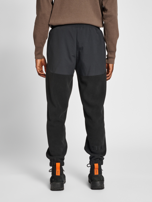 HALO FLEECE PANTS, BLACK, model