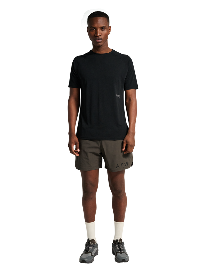 HALO SORONA T-SHIRT, BLACK, model