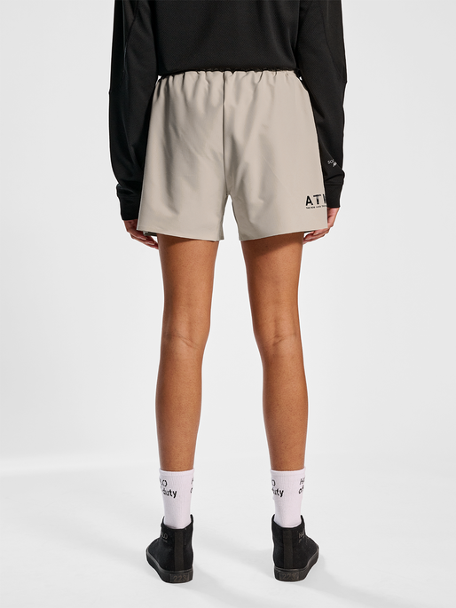 HALO 2-IN-1 TRAINING SHORTS, OYSTER GRAY, model