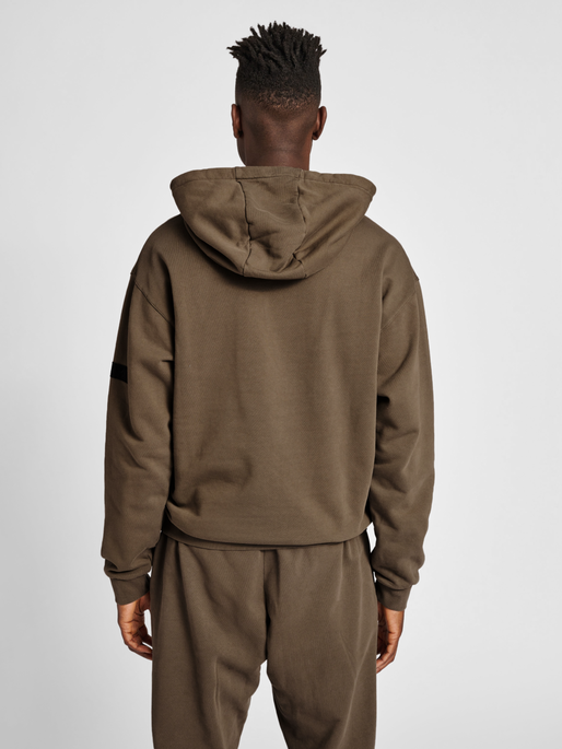 HALO COTTON HOODIE, MAJOR BROWN, model