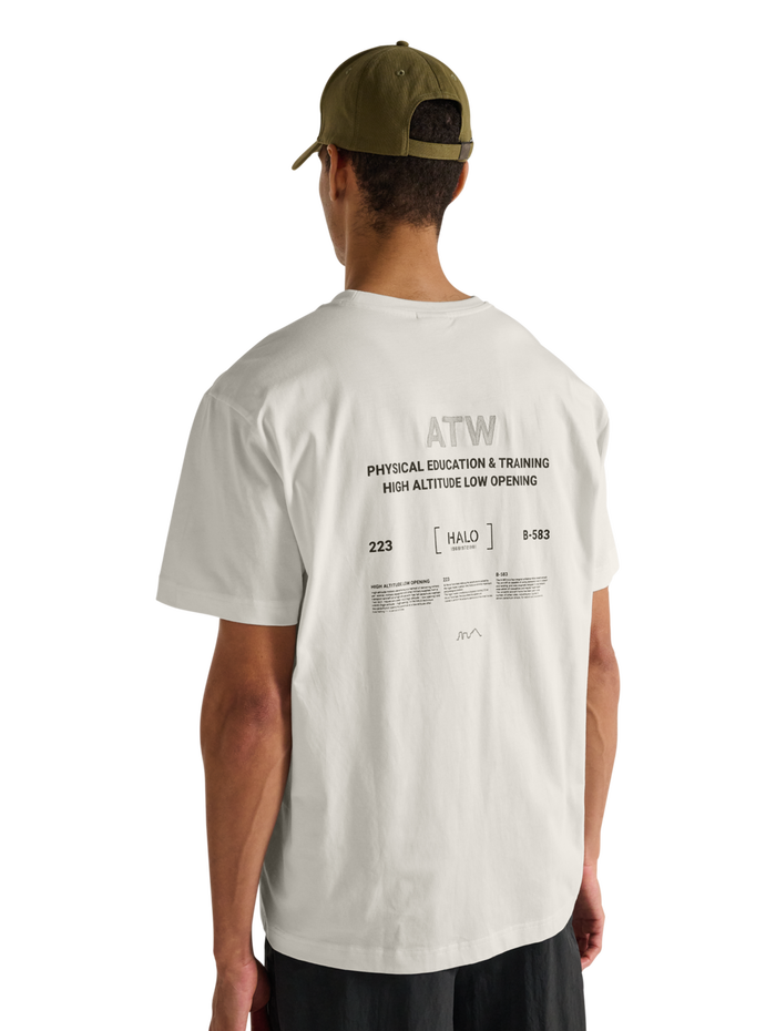 HALO GRAPHIC T-SHIRT, MARSHMALLOW/BLACK, model