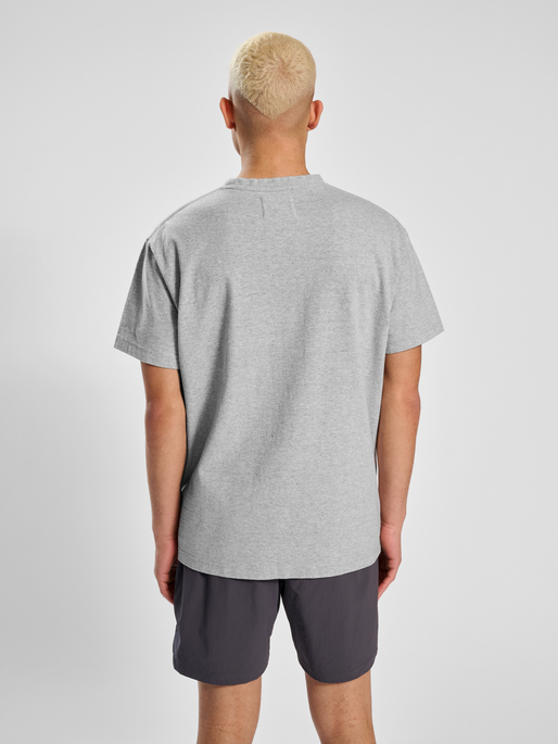 HALO HEAVY MELANGE T-SHIRT, GREY MELANGE, model