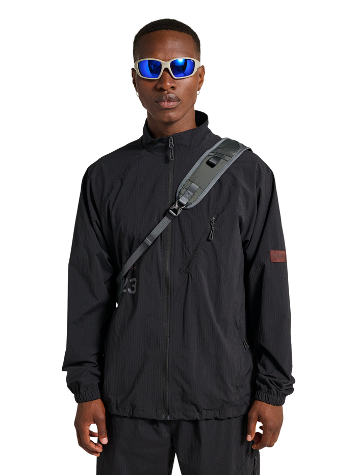 HALO UTILITY CROSSBODY BAG, ASPHALT, model
