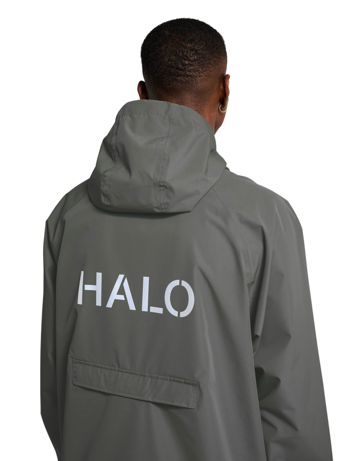 HALO RAIN JACKET, GUNMETAL, model