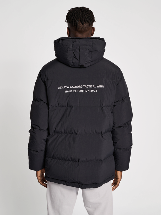 HALO S DOWN PUFFER, BLACK, model