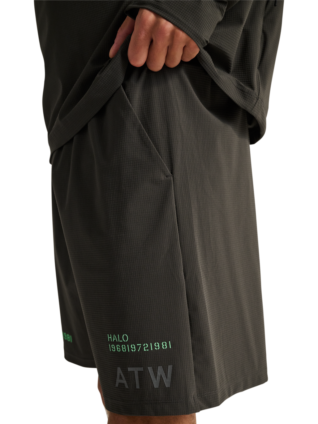 HALO AIR SHORTS, RAVEN, model