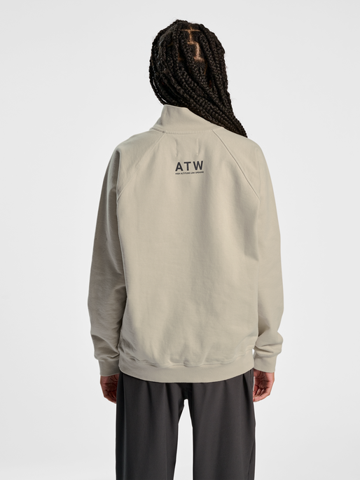 HALO HEAVY GRAPHIC HALFZIP, OYSTER GRAY, model