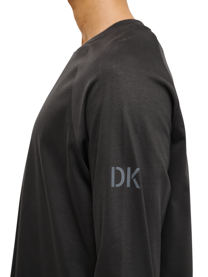 HALO DBU LS GRAPHIC T-SHIRT, RAVEN, model