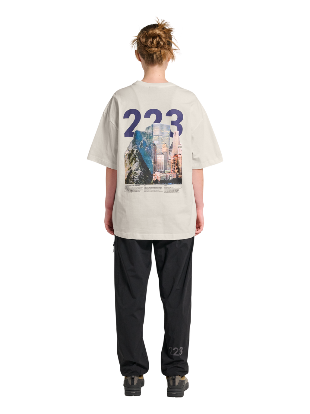 HALO GRAPHIC BOXY T-SHIRT, MARSHMALLOW/ASTRAL AURA, model