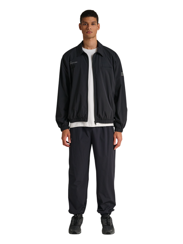 HALO MOVE OVERSHIRT, BLACK, model