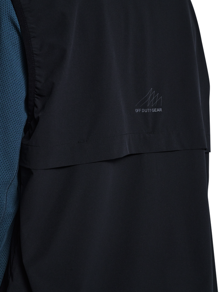 HALO SCOUT VEST, BLACK, model