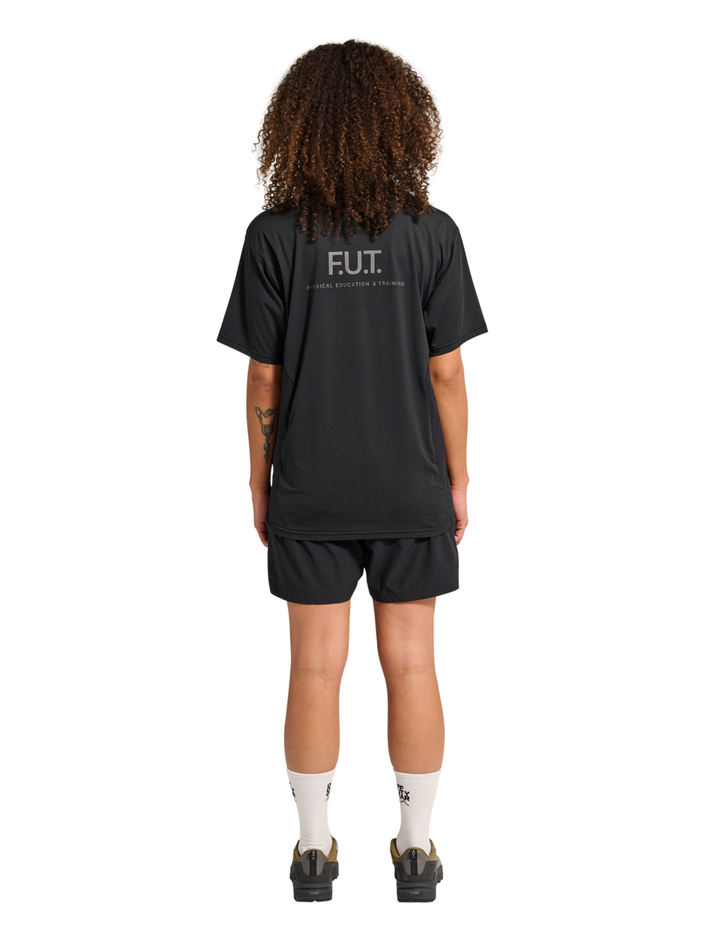 HALO SCOUT SS T-SHIRT, BLACK, model