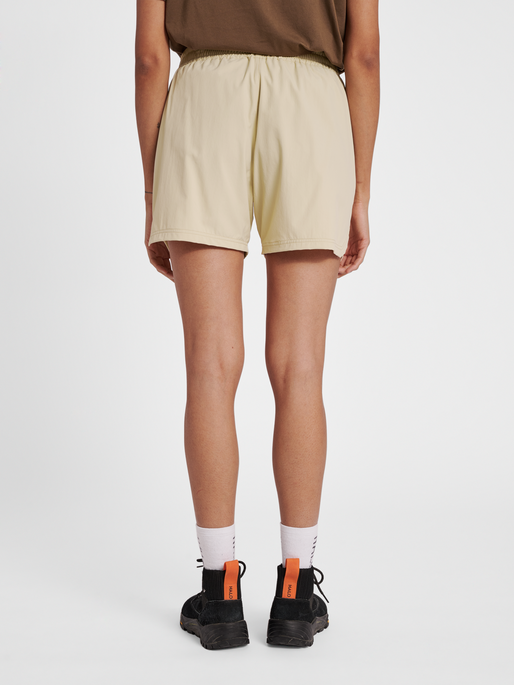 HALO SHORTS, PALE KHAKI, model