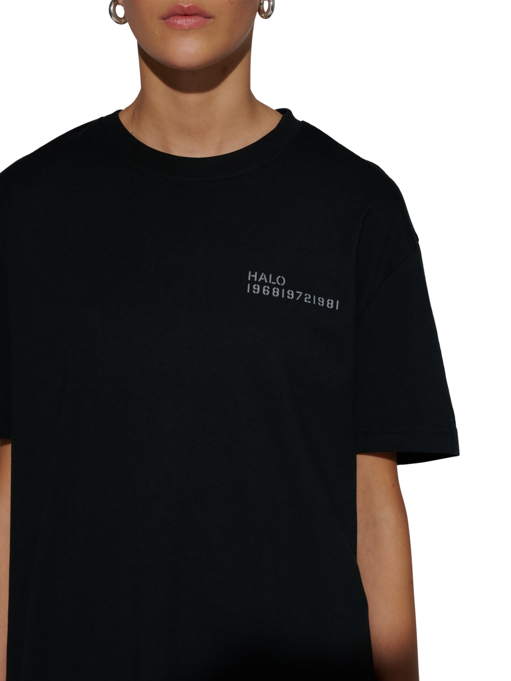 HALO ESSENTIAL T-SHIRT, BLACK, model