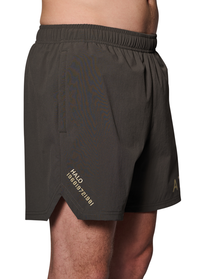 HALO SHORTS, RAVEN, model