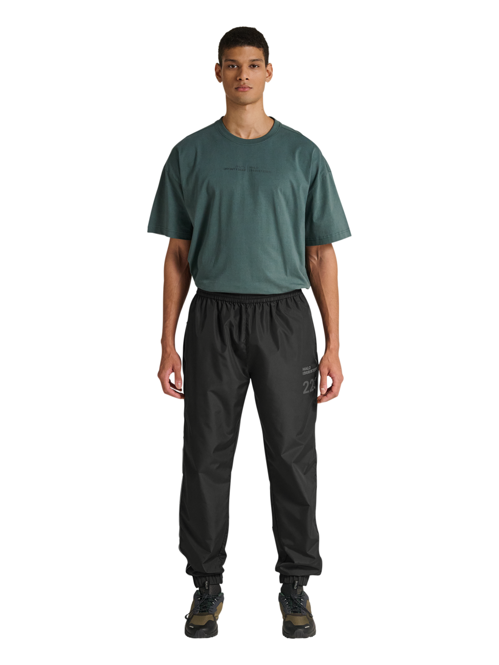 HALO STEEL TRACKSUIT PANTS, RAVEN, model