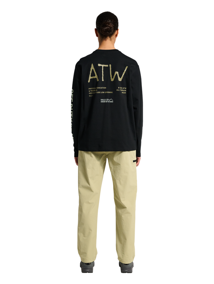 HALO GRAPHIC LS T-SHIRT, BLACK, model