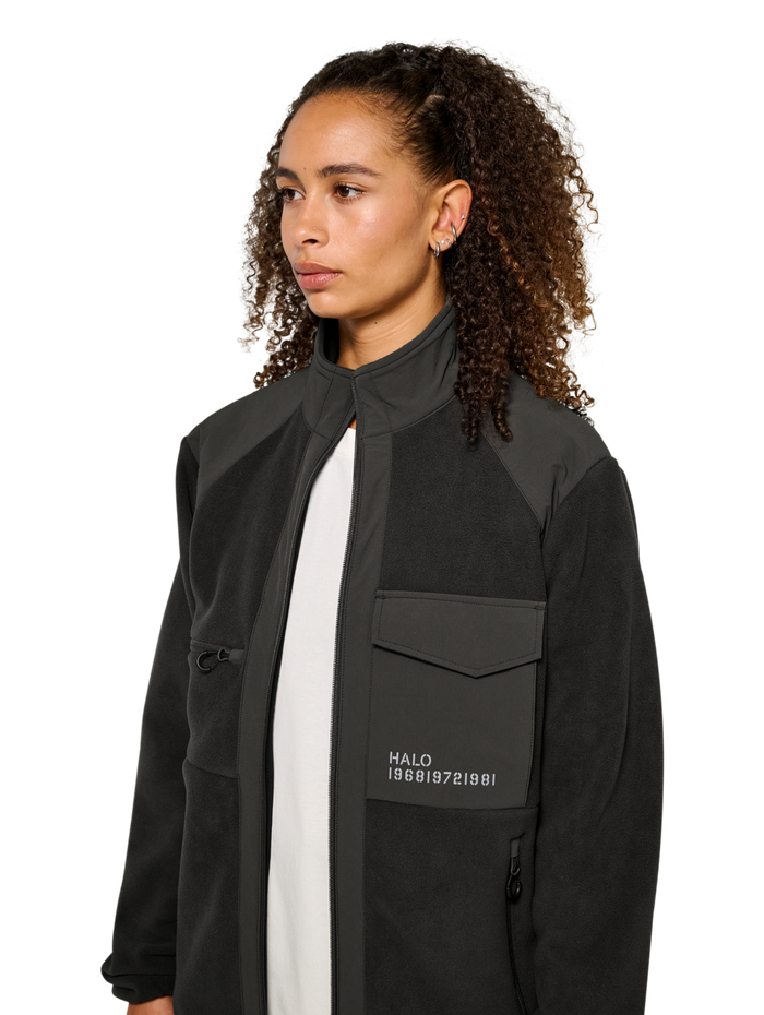 HALO PANELED FLEECE JACKET, RAVEN, model