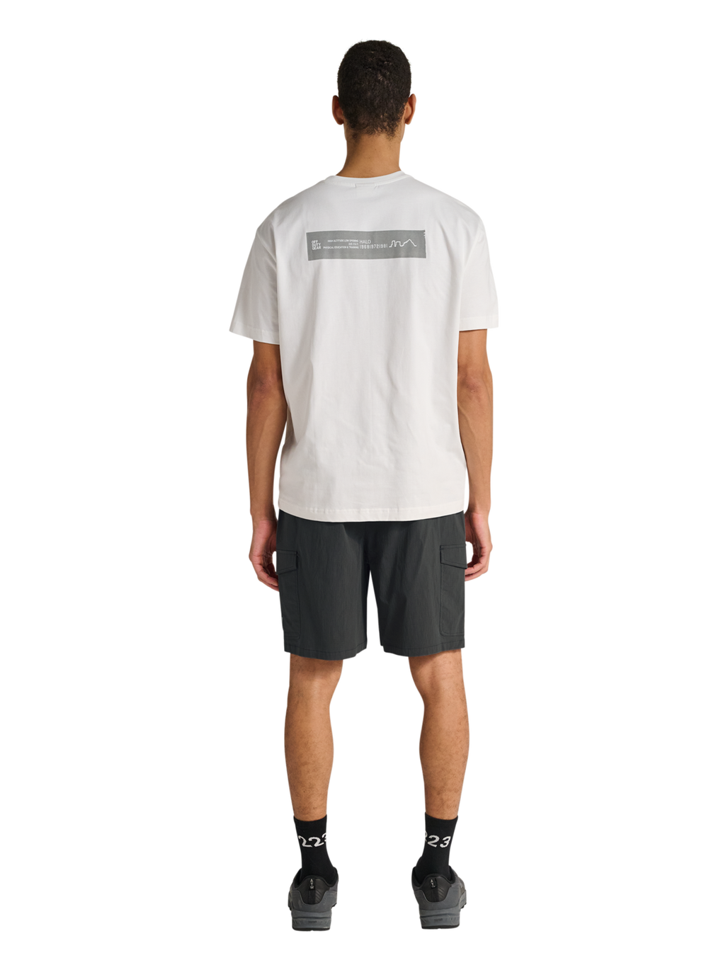 HALO NOVA SHORTS, RAVEN, model