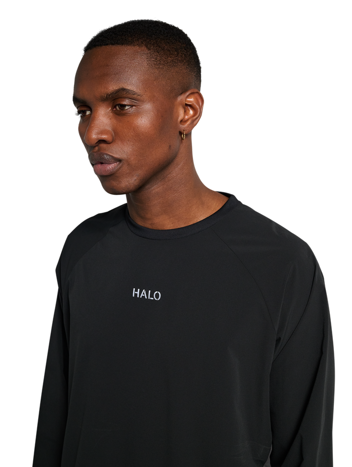 HALO DIVISION CREWNECK, BLACK, model
