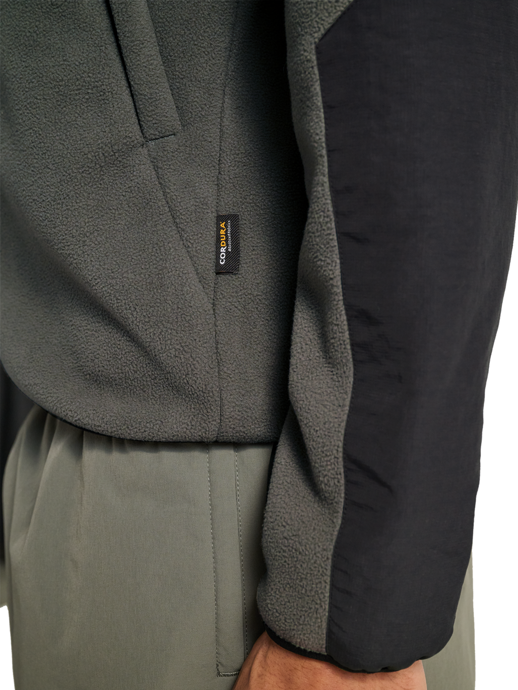 HALO BLOCKED ZIP FLEECE, GUNMETAL, model