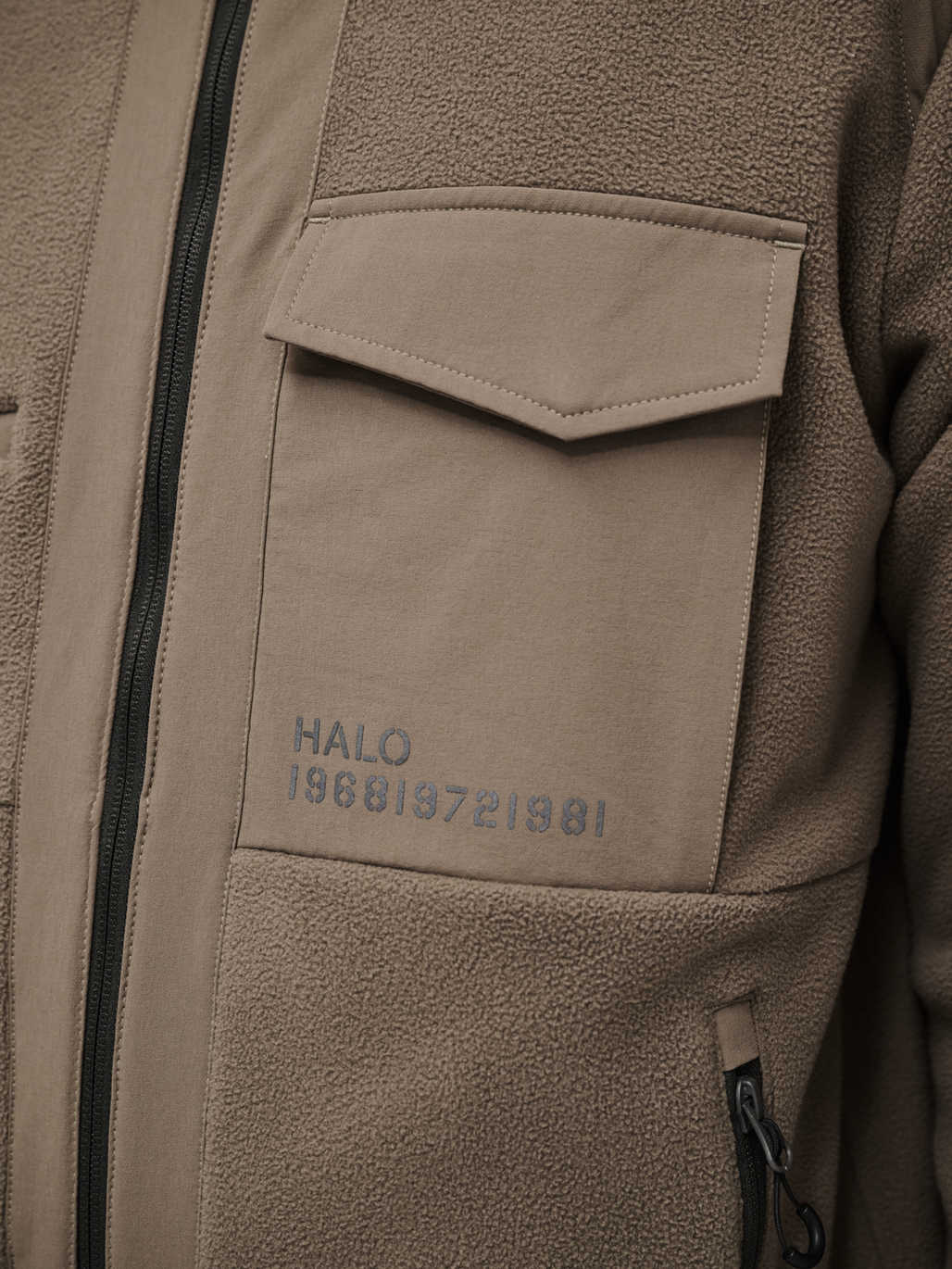 HALO PANELED FLEECE JACKET, CHOCOLATE CHIP, model
