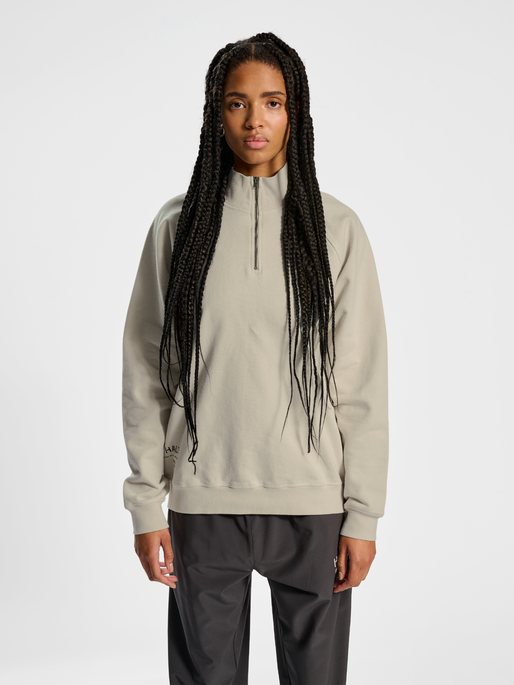 HALO HEAVY GRAPHIC HALFZIP, OYSTER GRAY, model