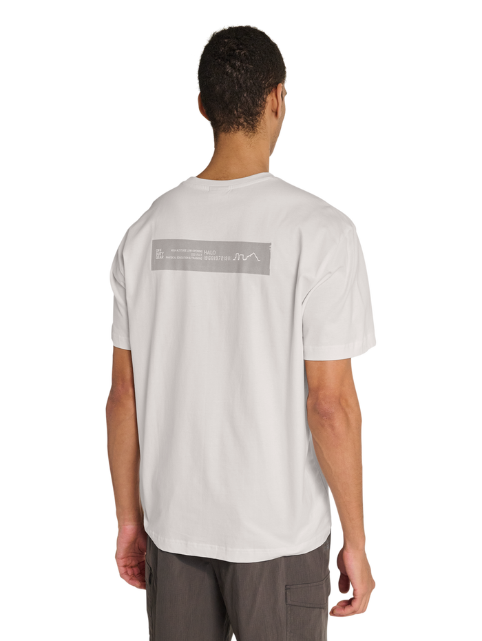 HALO GRAPHIC T-SHIRT, MARSHMALLOW/SILVER, model