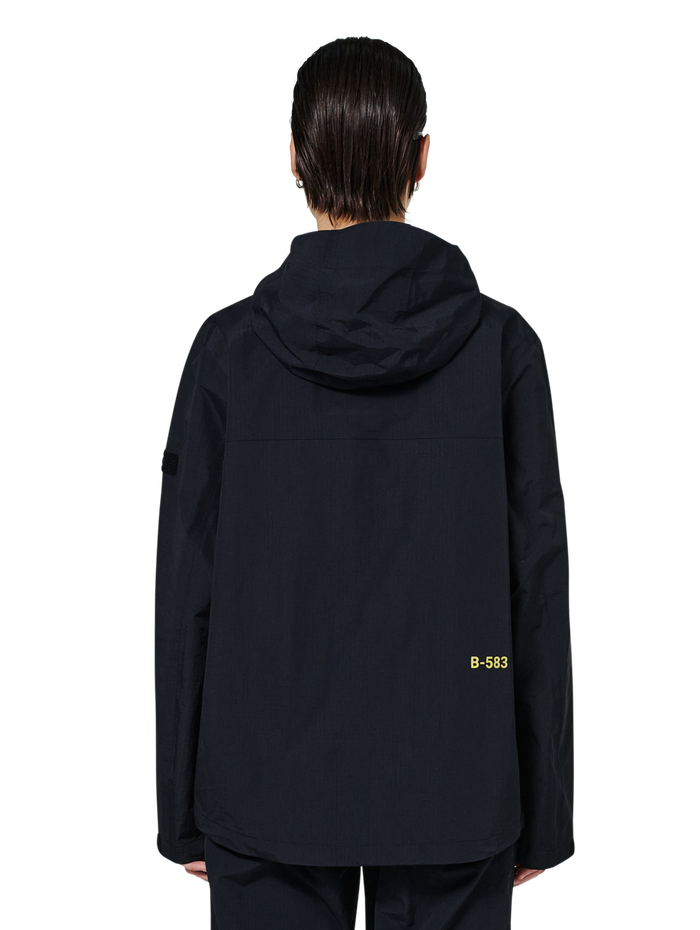 HALO ASSET JACKET, BLACK, model