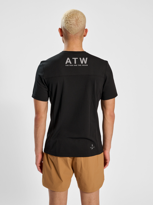 HALO SORONA TRAINING T-SHIRT, BLACK, model