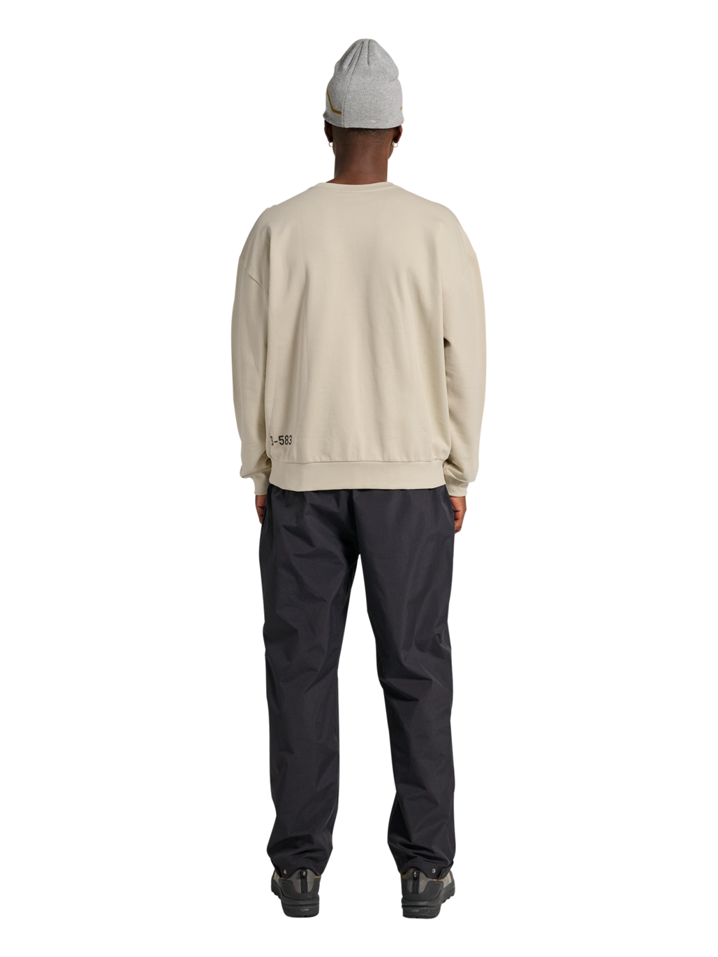 HALO GRAPHIC BOXY CREW, OYSTER GRAY, model