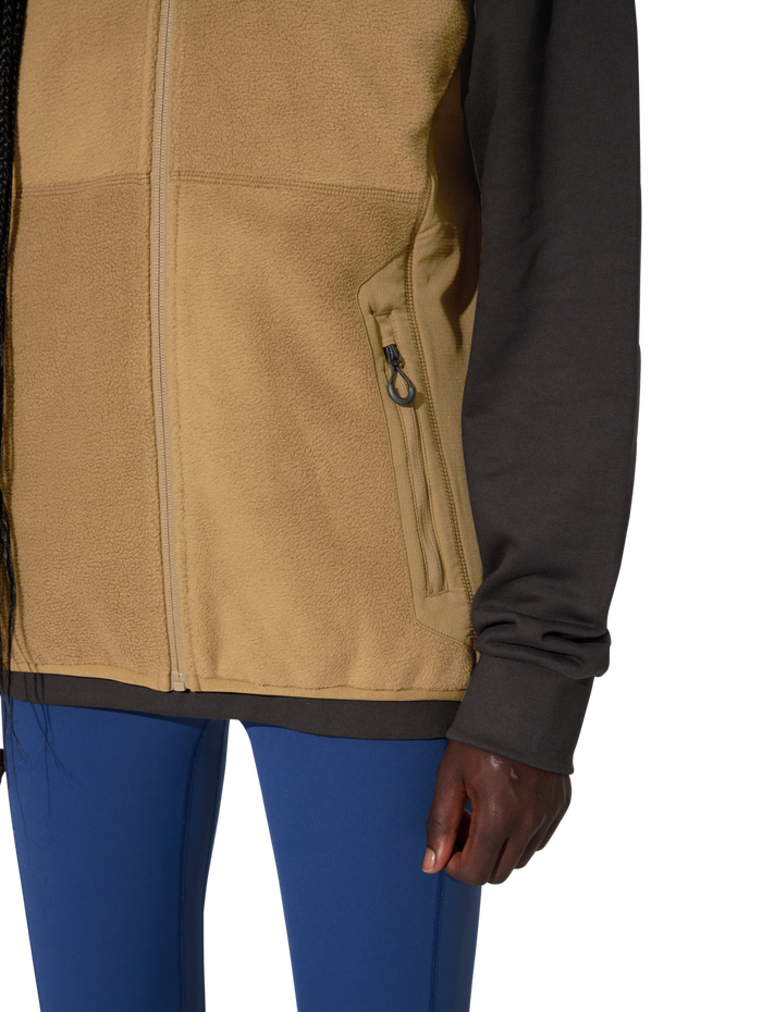 HALO ATW TEDDY FLEECE VEST, KANGAROO, model