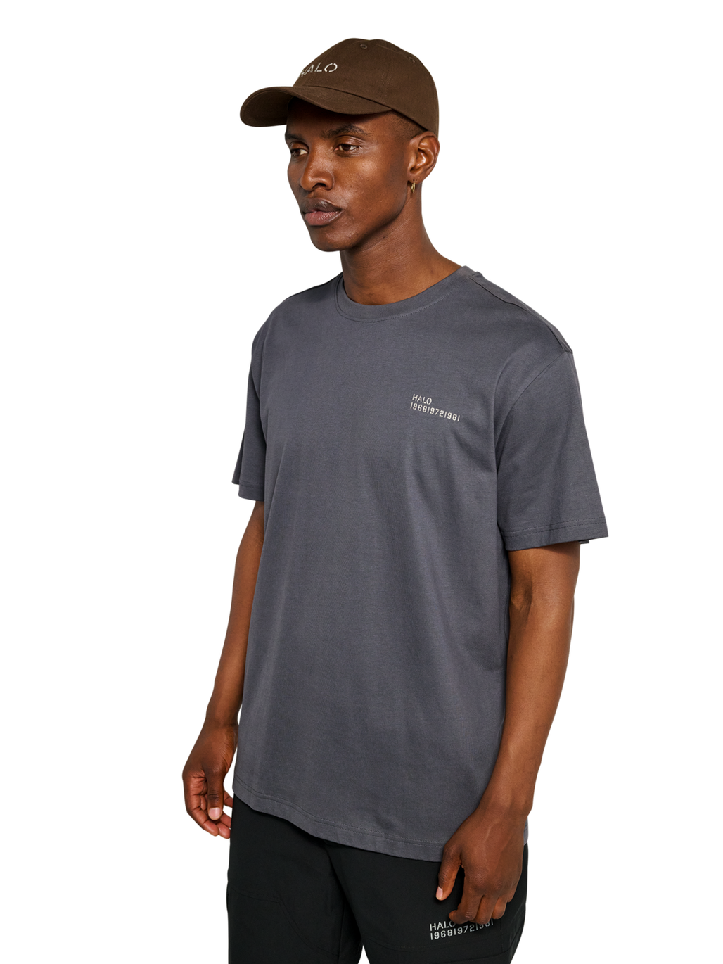 HALO GRAPHIC T-SHIRT, ASPHALT/ASPHALT, model