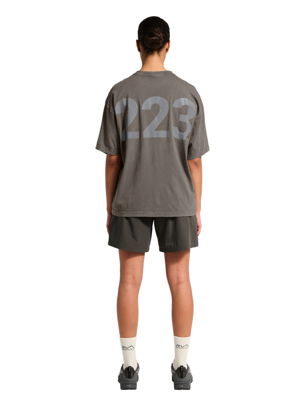 HALO DHOBI BOXY T-SHIRT, GUNMETAL, model