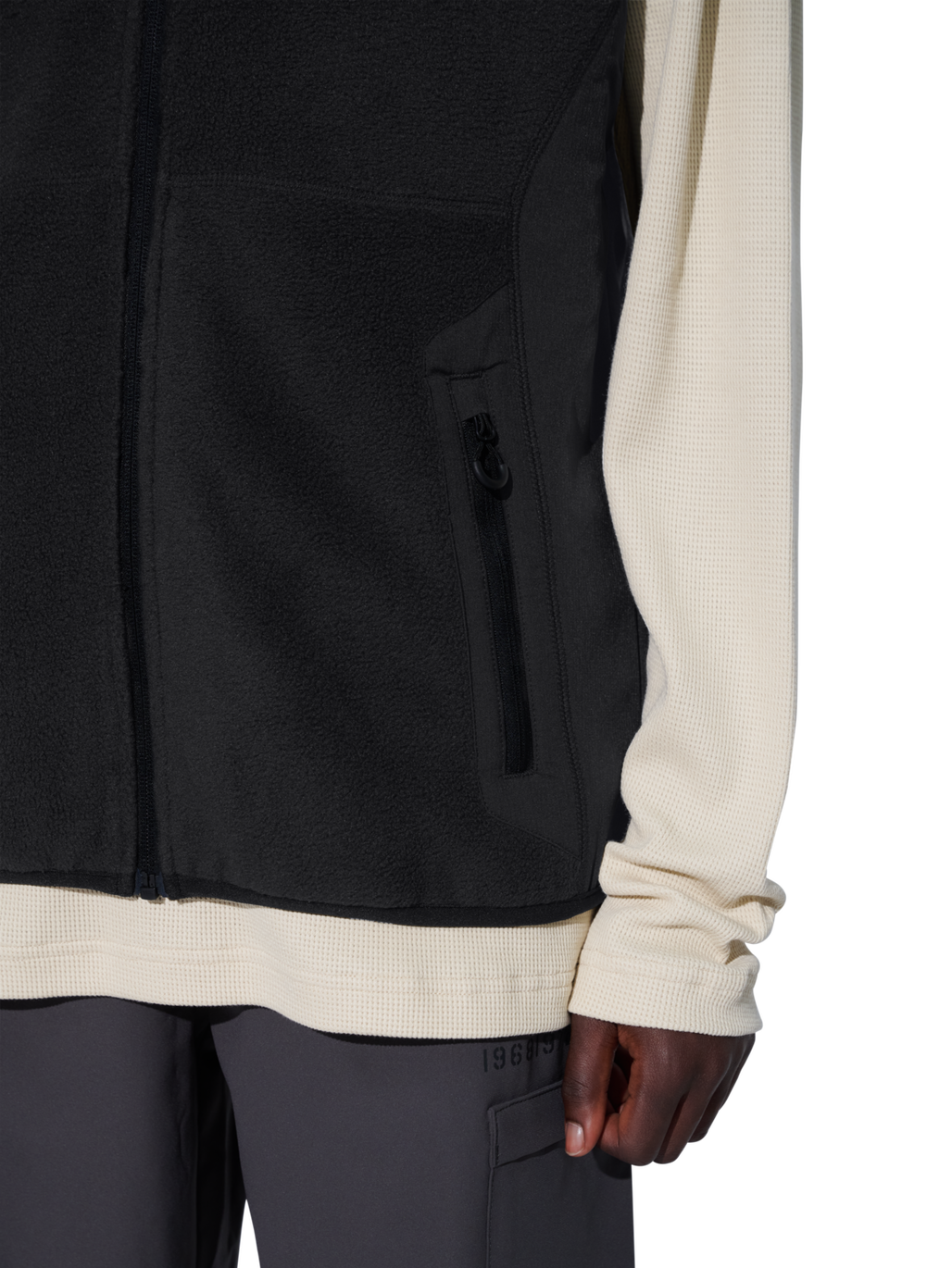 HALO ATW TEDDY FLEECE VEST, BLACK, model