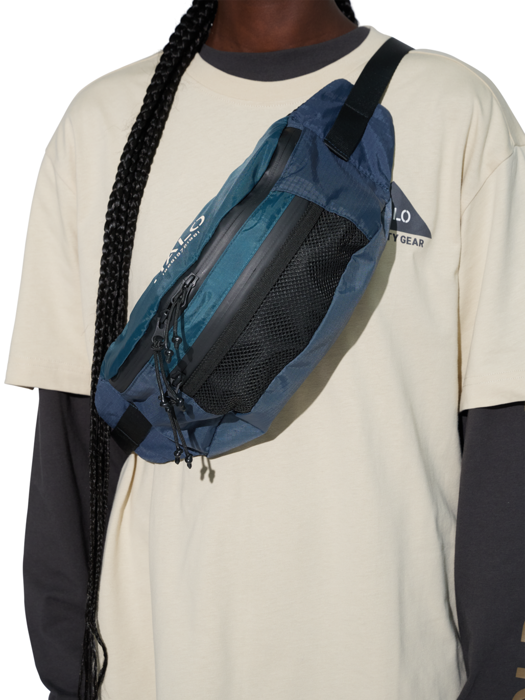 HALO CROSSBODY BAG, BLUE NIGHTS, model