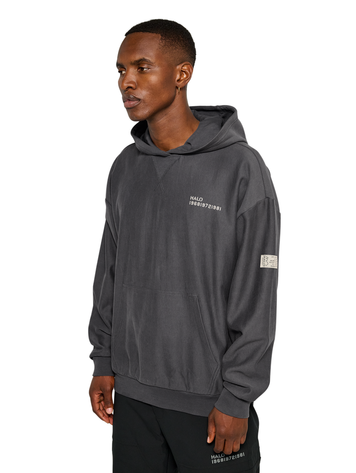 HALO REVERSE BOXY HOODIE, ASPHALT, model