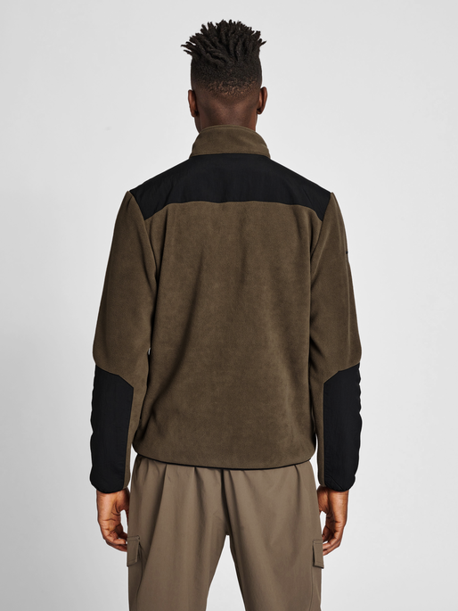 HALO BLOCKED ZIP FLEECE, MAJOR BROWN, model