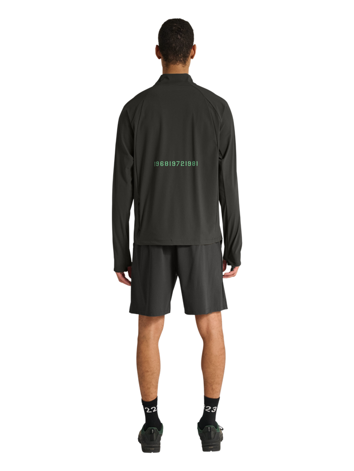 HALO AIR HALF ZIP SHIRT, RAVEN, model