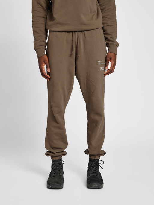 HALO COTTON SWEATPANTS, MAJOR BROWN, model
