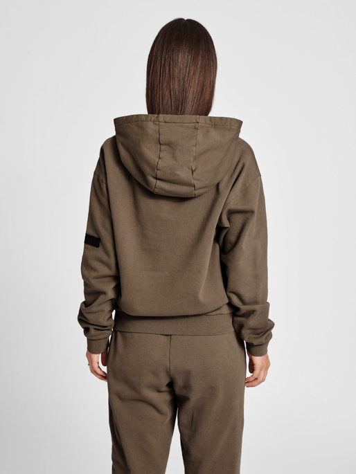 HALO COTTON HOODIE, MAJOR BROWN, model