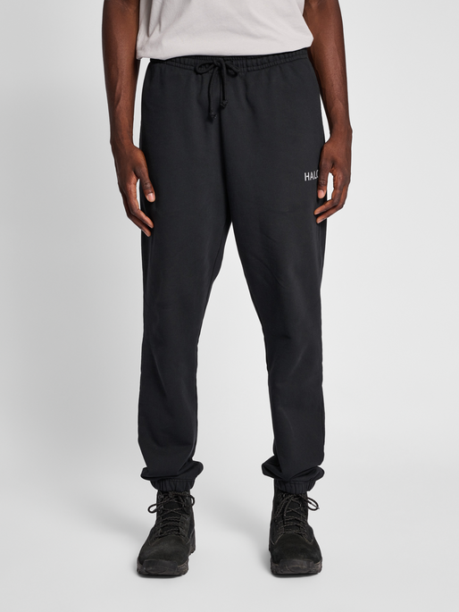 HALO GRAPHIC SWEATPANTS, BLACK, model