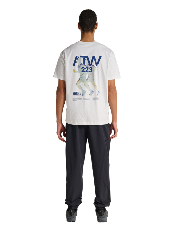 HALO GRAPHIC T-SHIRT, MARSHMALLOW/ASTRAL AURA, model