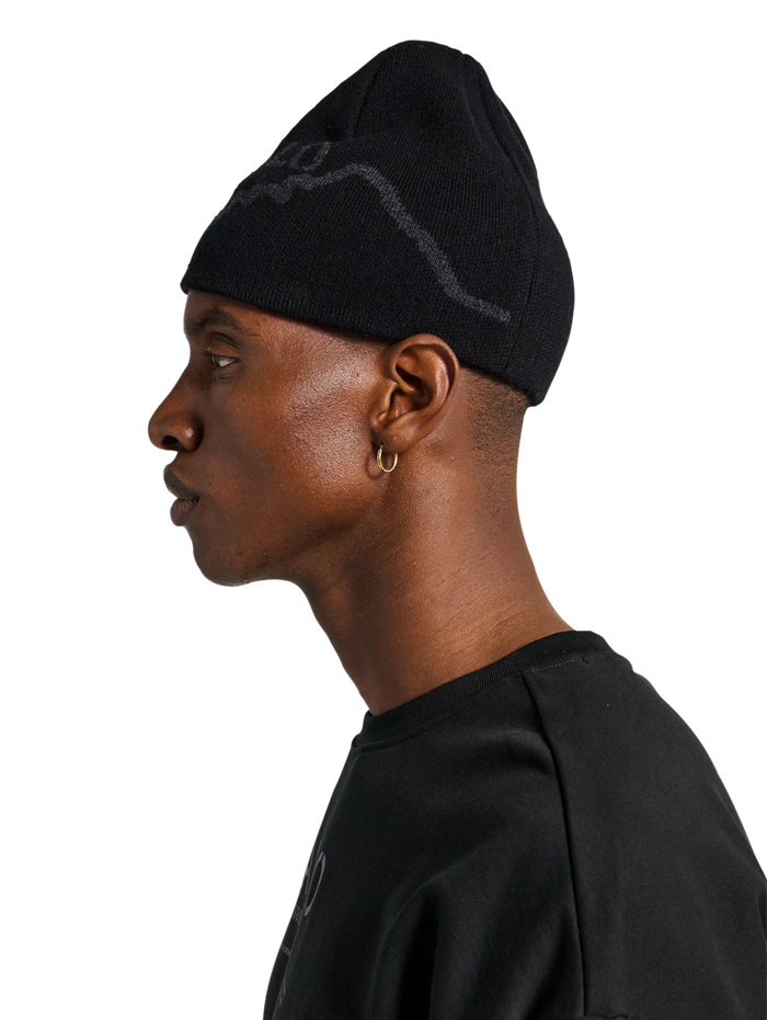 HALO LOGO BEANIE, BLACK, model