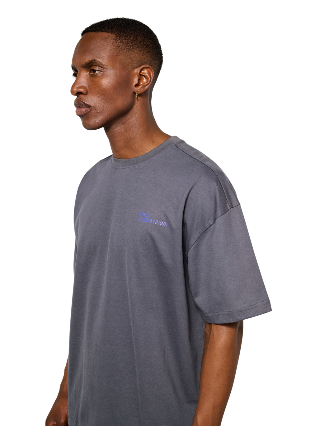 HALO GRAPHIC BOXY T-SHIRT, ASPHALT/NEON BLUE, model