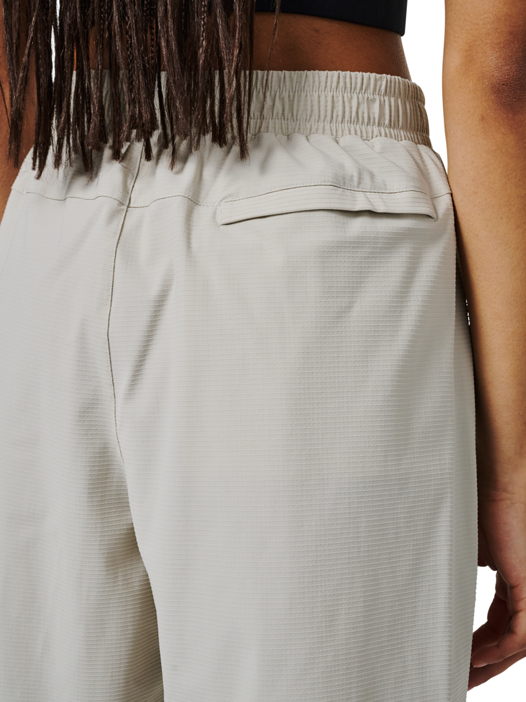 HALO APEX SHORTS, SILVER LINING, model