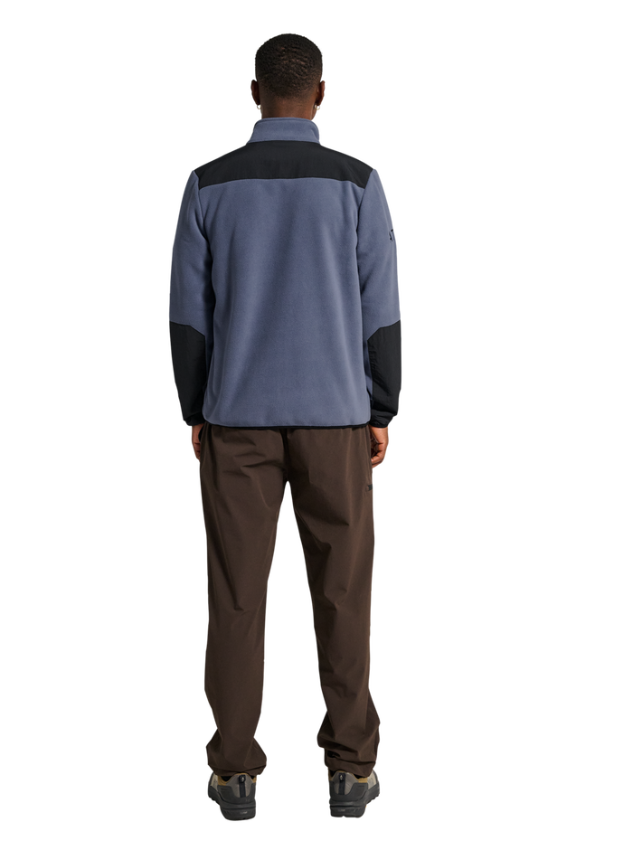 HALO BLOCKED ZIP FLEECE, GRISAILLE, model